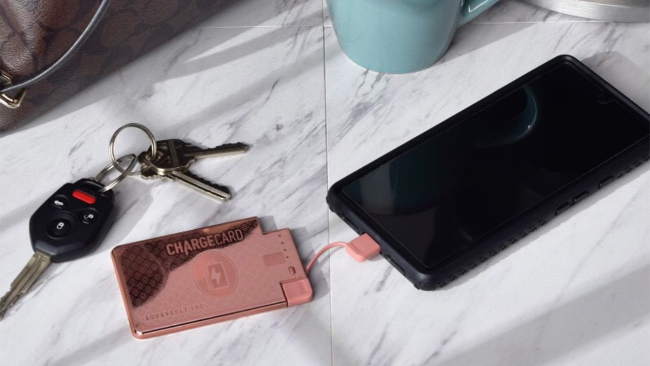 Best-Mother's-Day-tech-chargecardpink