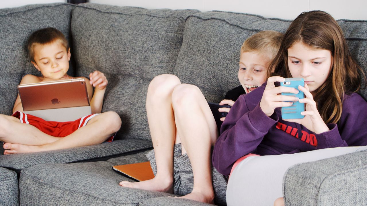 KIDS ON SMART DEVICES