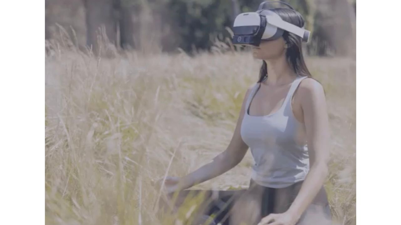 WOMAN WITH VR SET