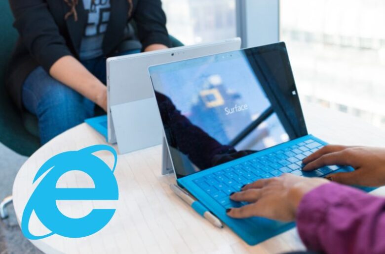 PEOPLE ON MICROSOFT COMPUTERS AND INTERNET EXPLORER LOGO