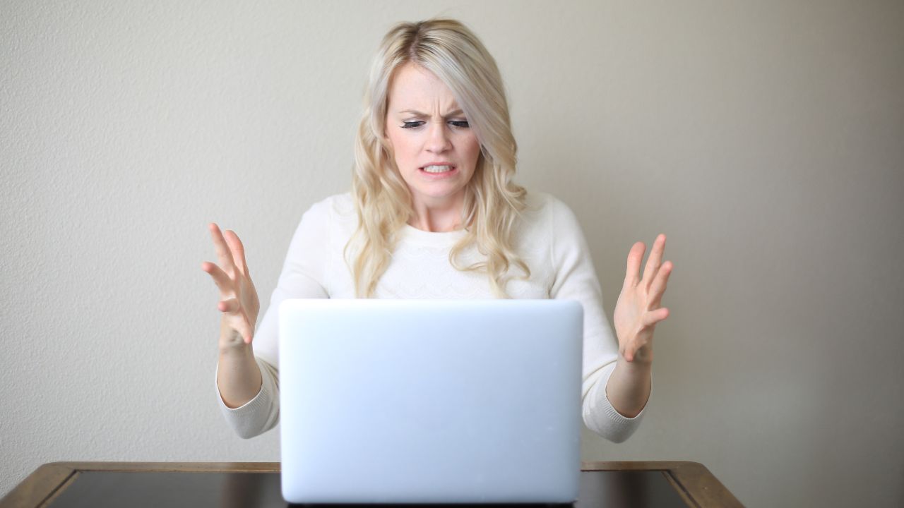 3-STRESSED WOMAN ON COMPUTER