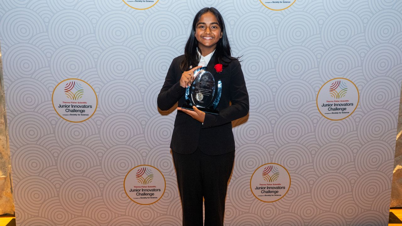 https://cyberguy.com/wp-content/uploads/2023/12/shanya-holding-award.jpg