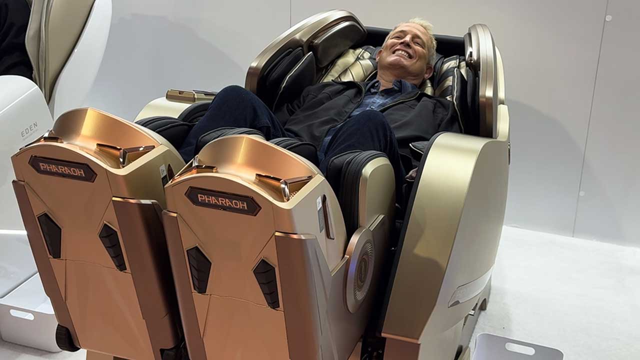 Kurt Knutsson - in massage chair - CES 2024