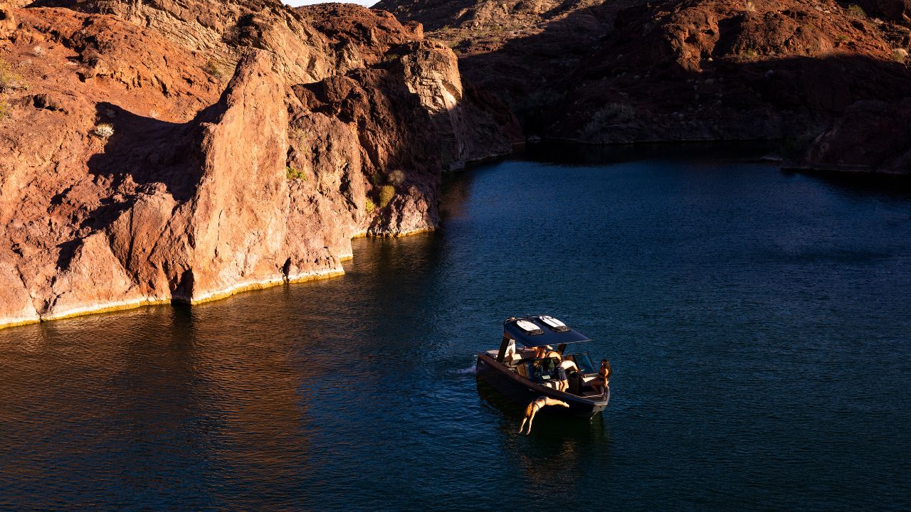 Image of electric wake boat on the water 