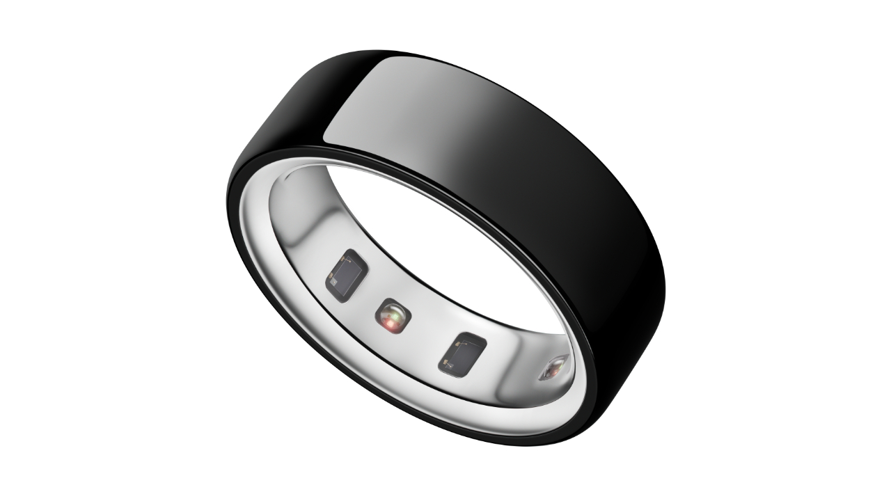 The Oura Ring 4 on a white background.