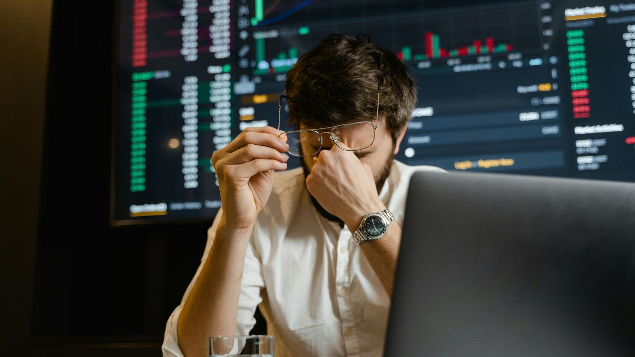 An image of a frustrated stock trader 