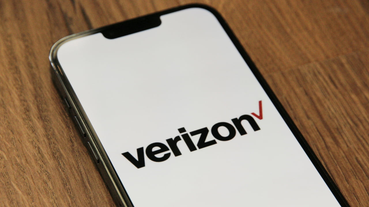 Verizon logo on an iPhone