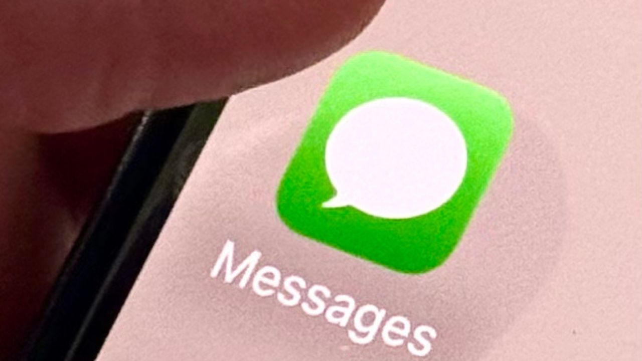 Image of Messages app on iPhone 