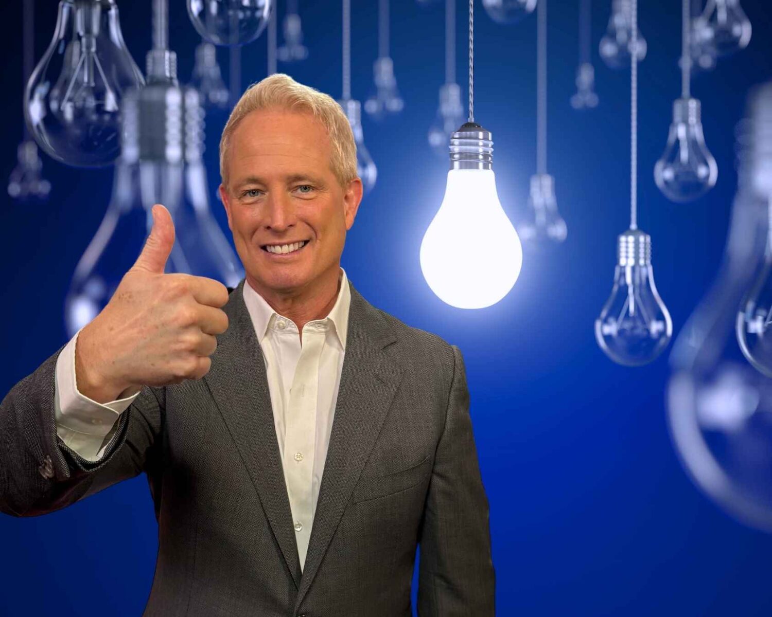 Kurt with thumbs up in front of light bulb