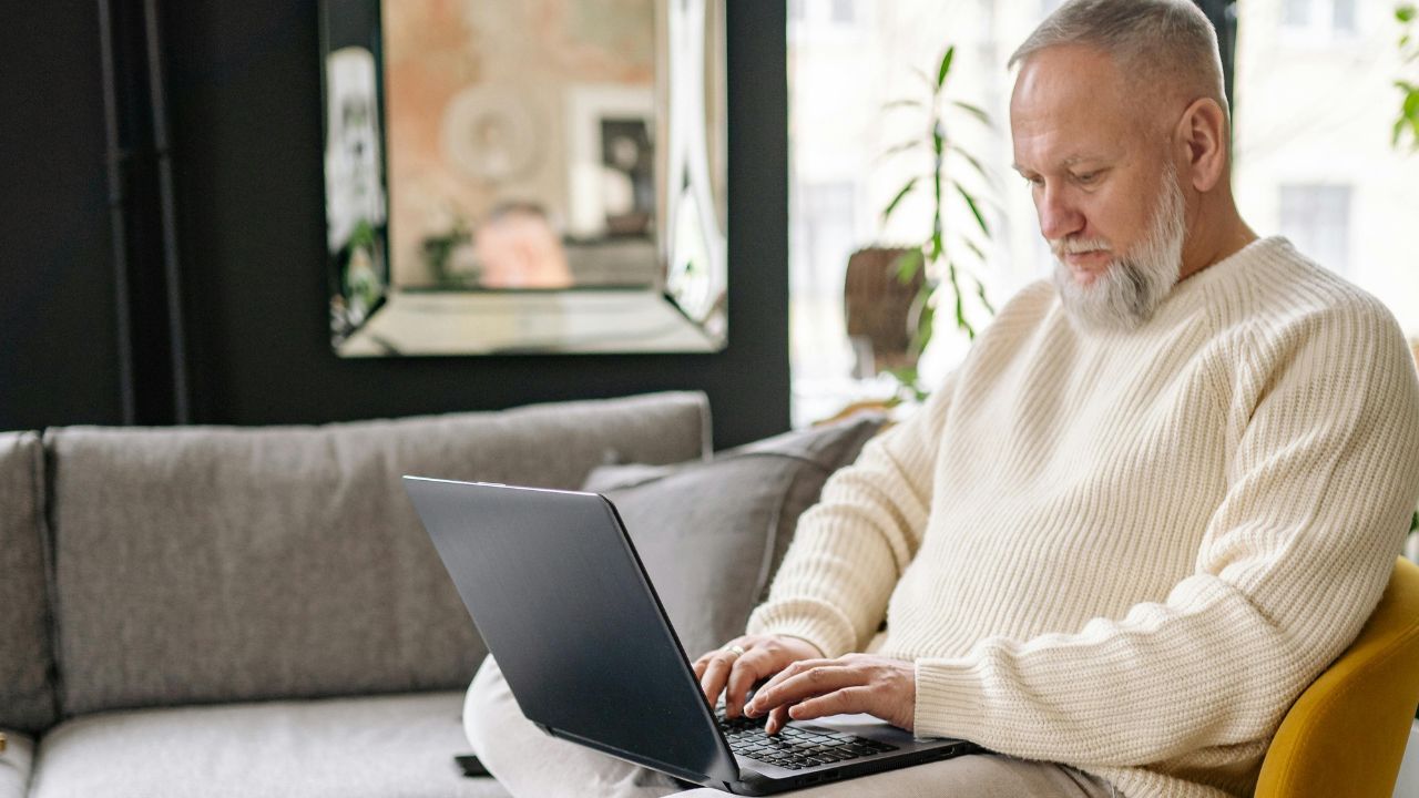 A man typing on his computer 