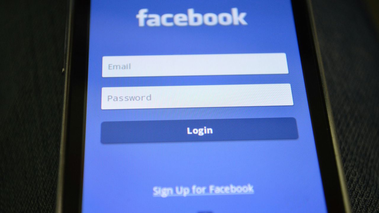 Facebook login 