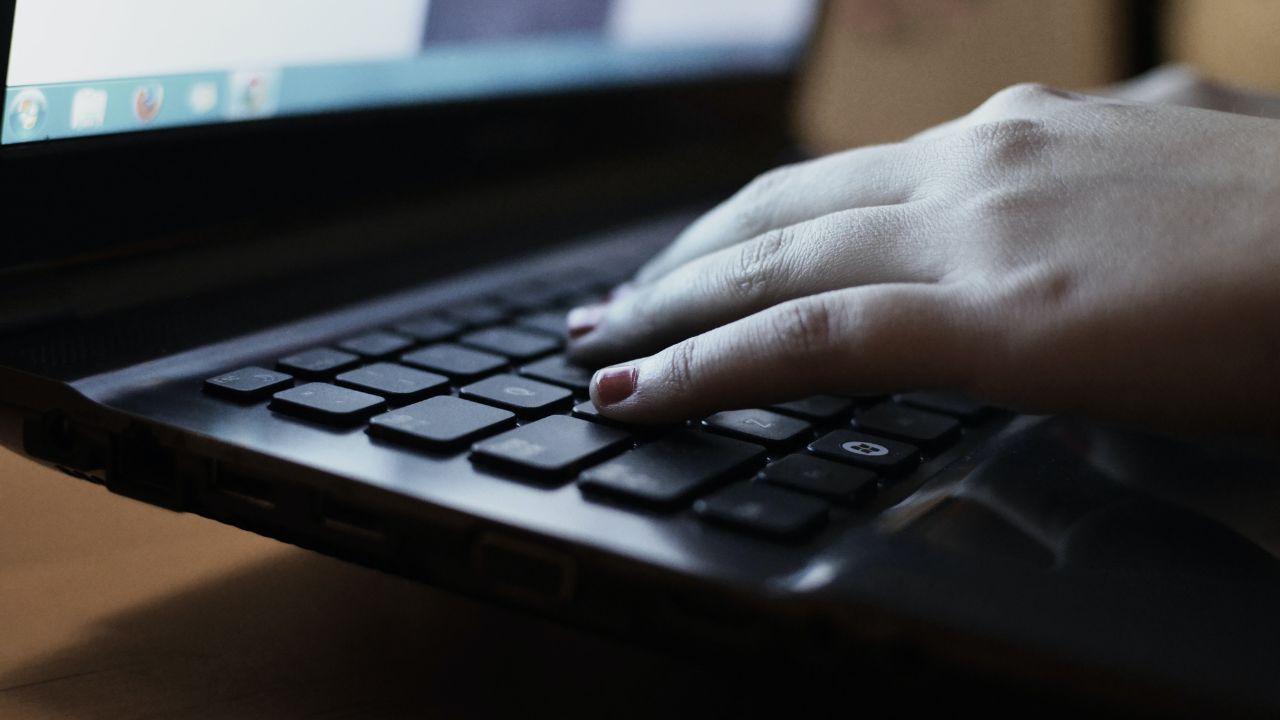 A woman typing on a Windows PC 