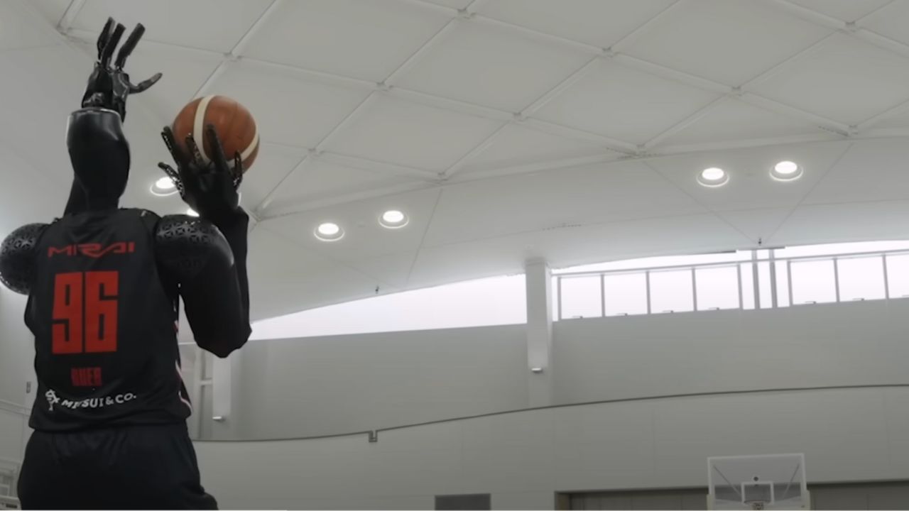 Toyota's basketball playing humankind robot 