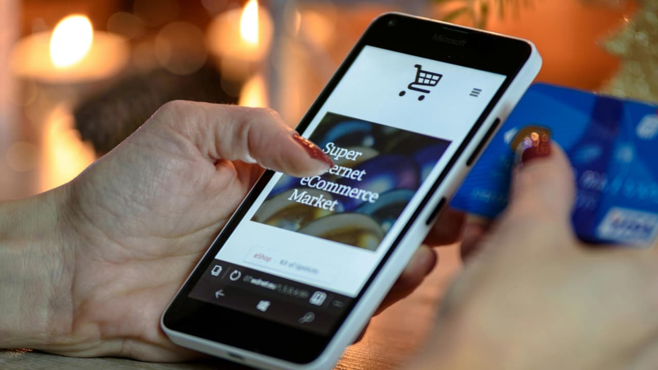 A person shopping on mobile app