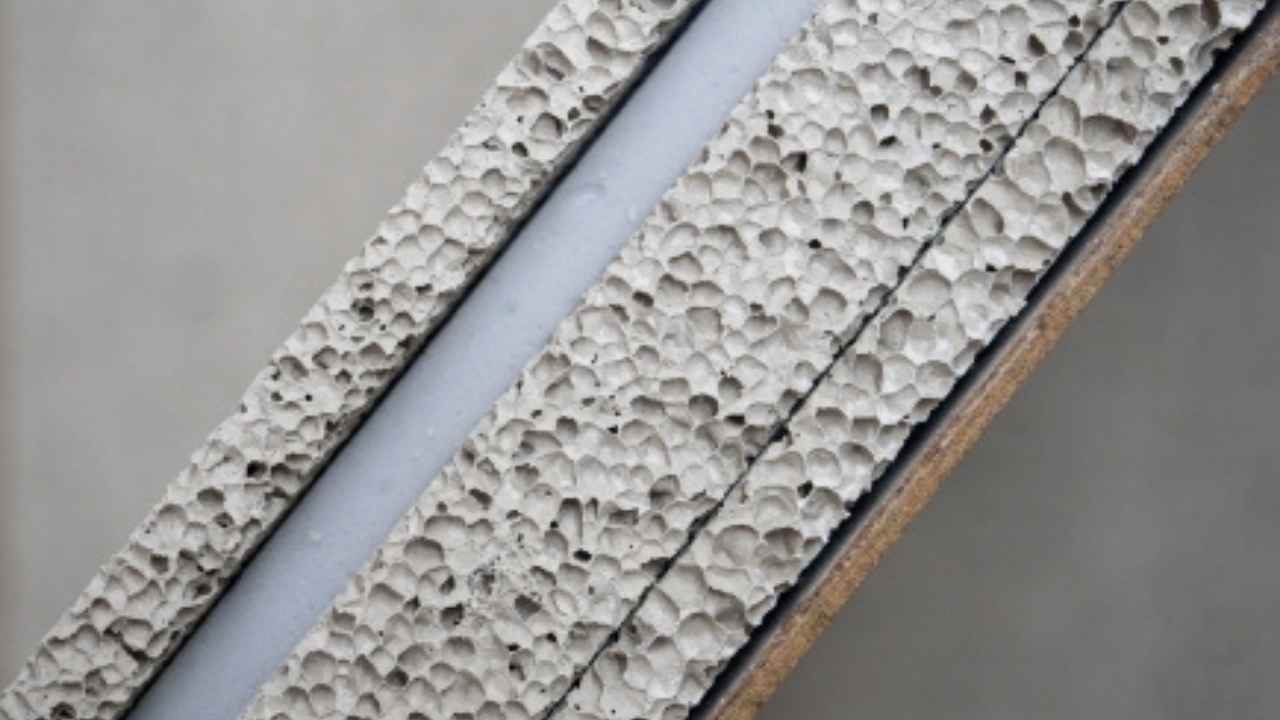 The Empa scientists use several porous layers for the new type of sound absorber with varrying thickness