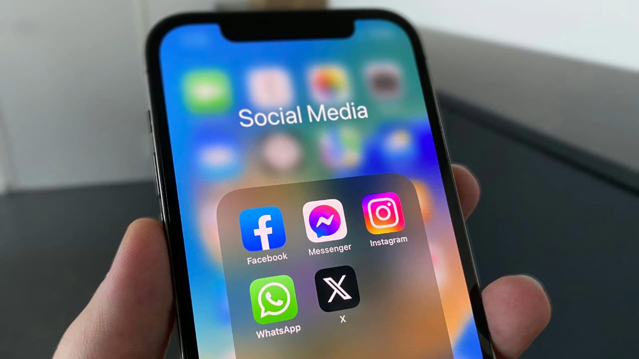 Social media apps on a phone