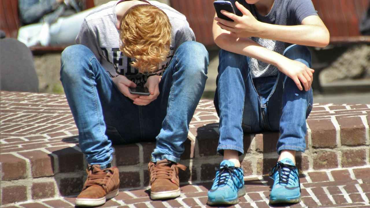 Teens using AI chatbots on their phones 