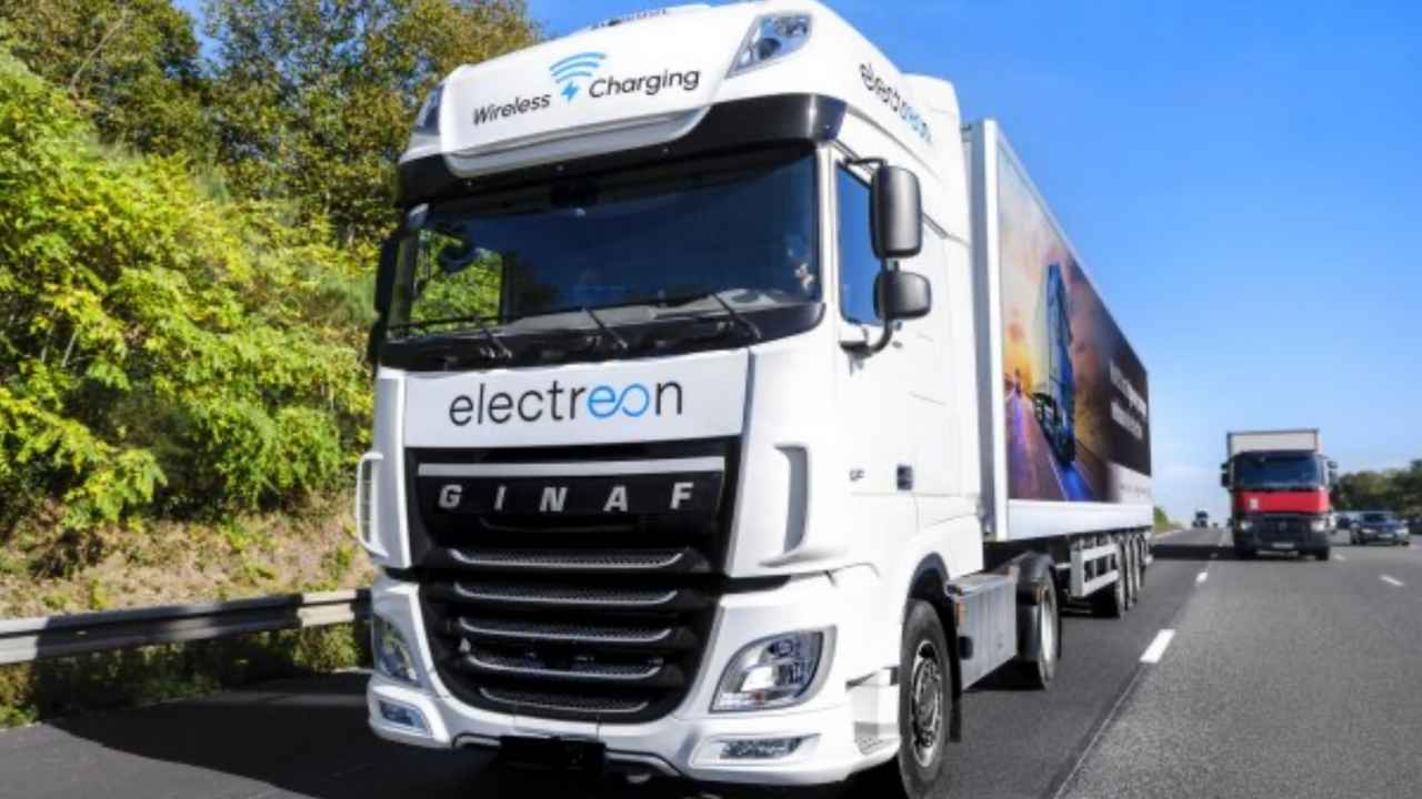 Illustration of dynamic wireless charging in action