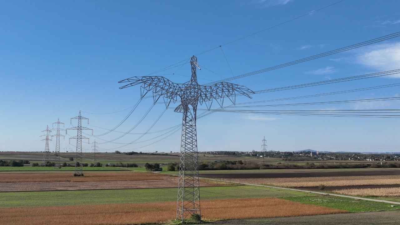 Elegant stork animal sculpture pylon
