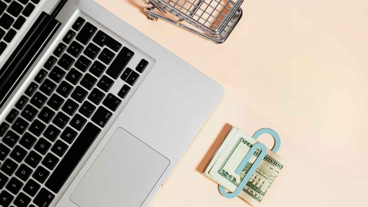 Illustration of a lap top, money clip and shopping cart