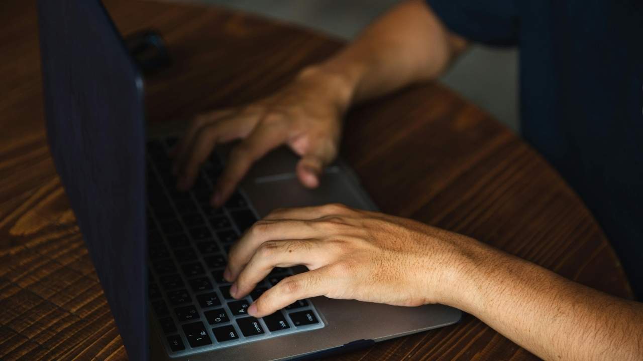 Scammers rely on familiar branding and bold buttons to push quick clicks before you stop to verify the message.