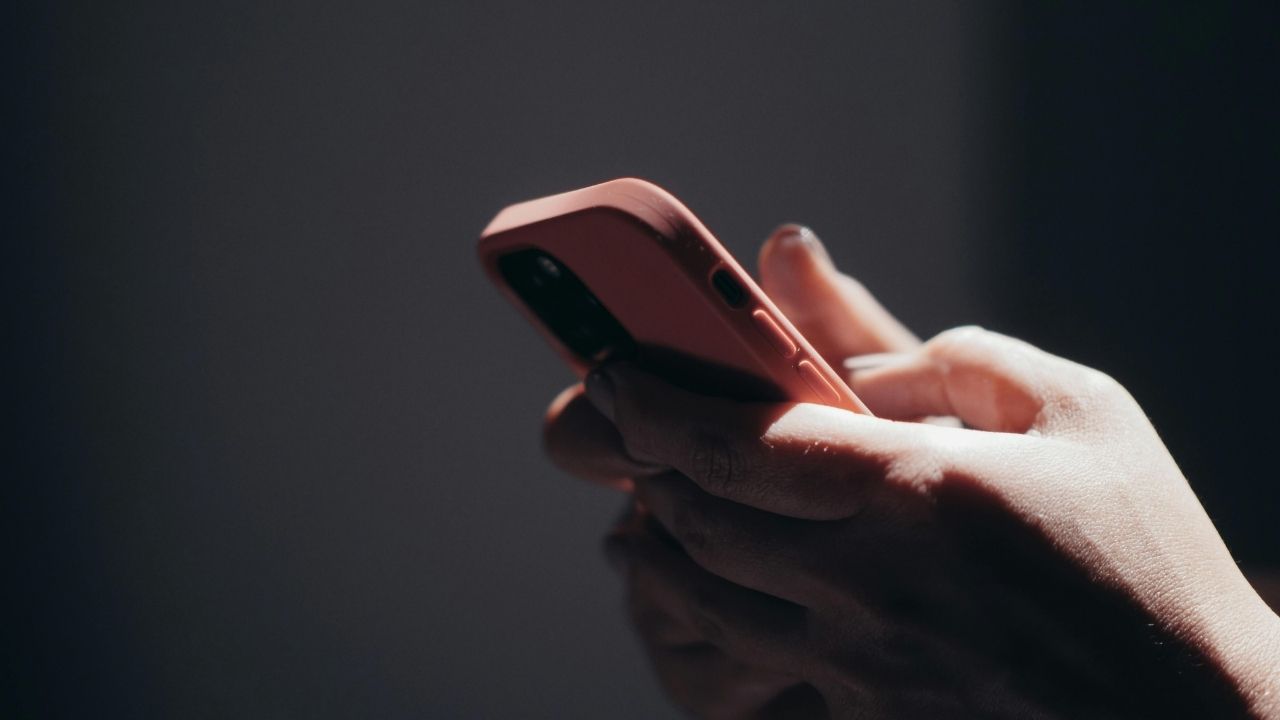 Built-in tools on your phone make it easy to track subscriptions and cut expenses you no longer use.