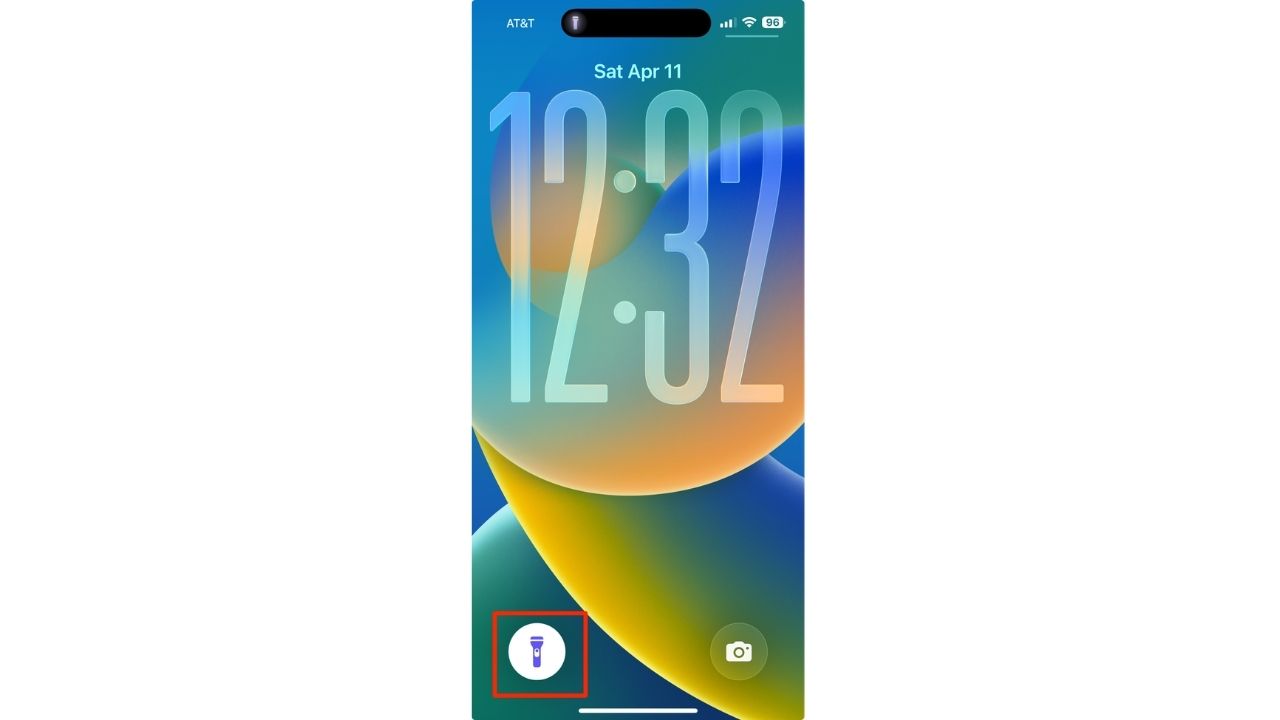 How to use the Lock Screen for instant access to the flashlight on iPhone 