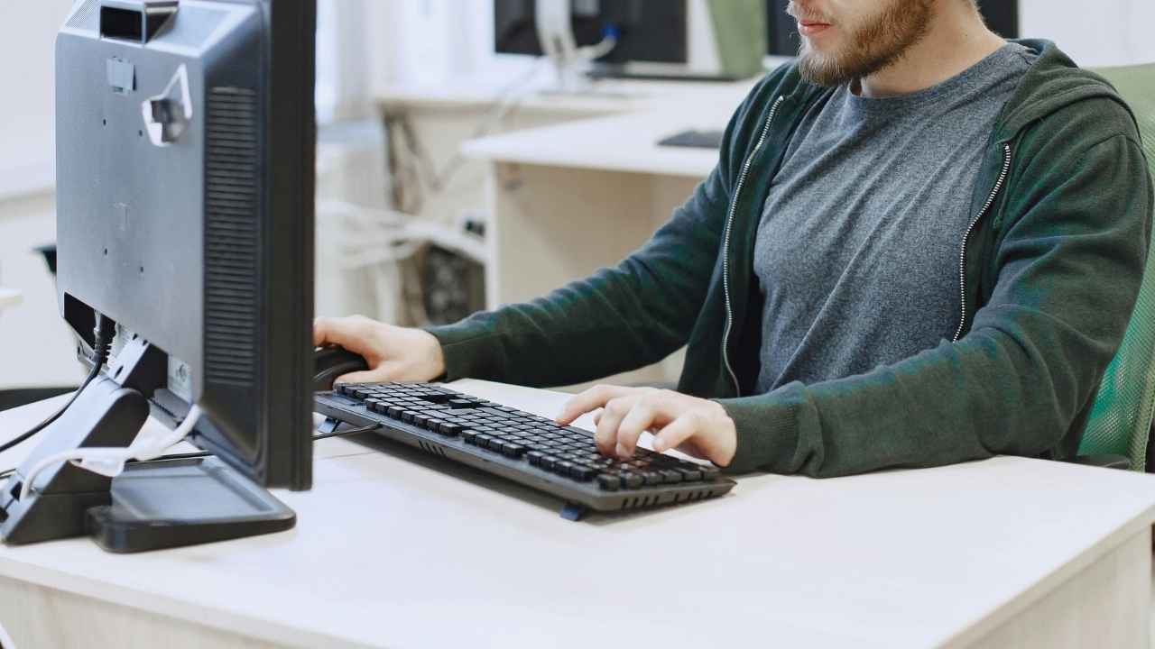 Hackers may show up with flash drives or external hard drives while pretending to fix a technical problem.
