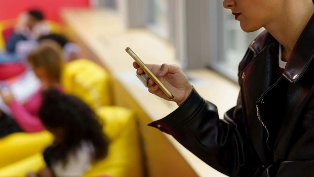 Scammers often make fake job offers look convincing by using polished messages and vague app-related tasks.